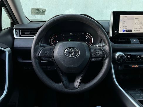 Used 2025 Toyota RAV4 XLE image 32