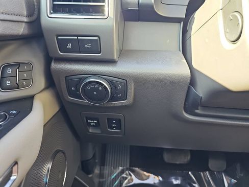 Used 2019 Ford Expedition XLT w/ Equipment Group 202A RWD image 36