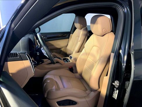 Certified 2023 Porsche Cayenne AWD/4WD image 5