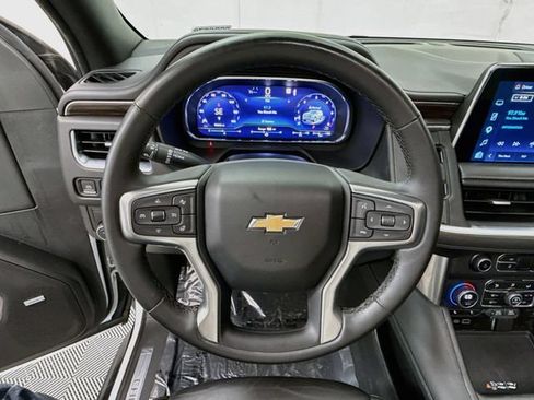 Used 2023 Chevrolet Suburban LT w/ LT Signature Plus Package RWD image 12