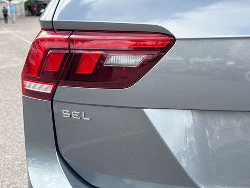 Used 2022 Volkswagen Tiguan SEL R-Line image 10