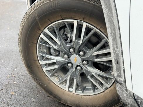 Used 2025 Chevrolet Traverse LT w/ Driver Confidence Package image 28