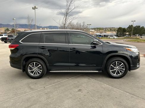 Used 2019 Toyota Highlander XLE FWD image 11