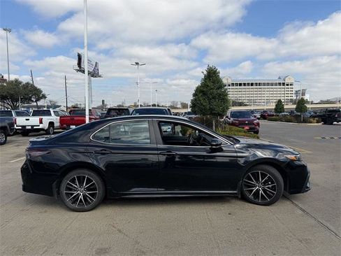 Certified 2024 Toyota Camry SE image 4