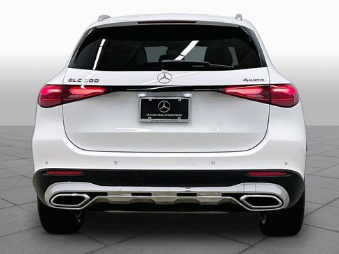 Used 2025 Mercedes-Benz GLC 300 4MATIC image 5
