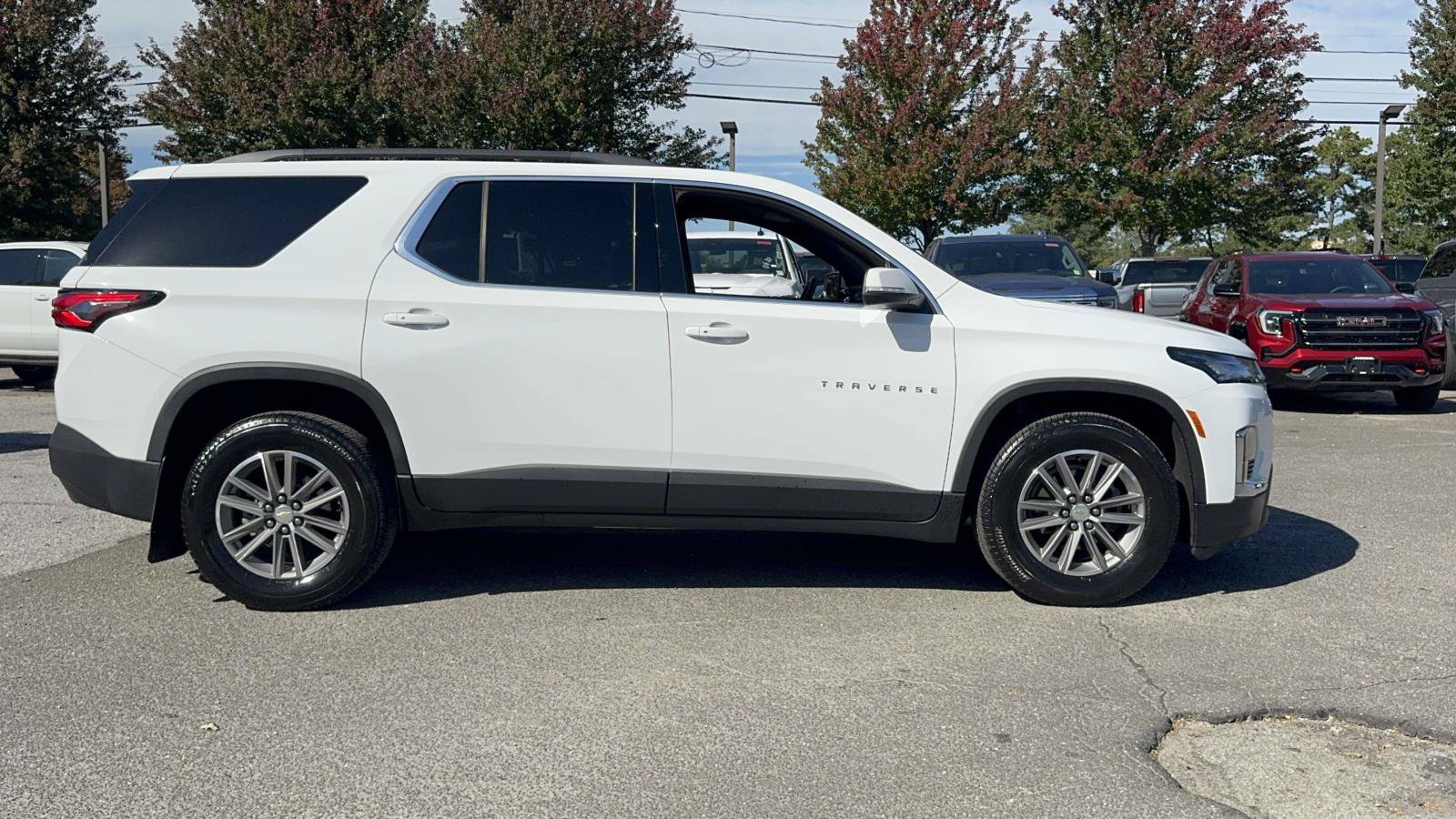 Used 2023 Chevrolet Traverse LT AWD/4WD image 3