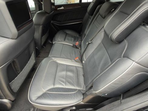 Used 2014 Mercedes-Benz GL 550 4MATIC image 31