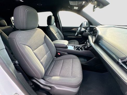 Used 2024 Chevrolet Traverse LT image 28