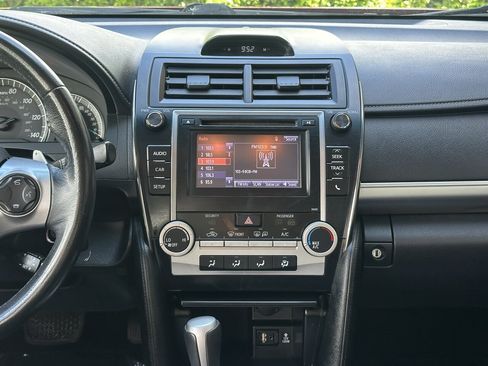 Used 2014 Toyota Camry SE FWD image 8