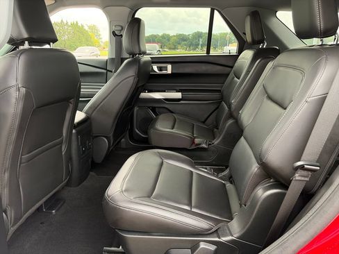 Used 2024 Ford Explorer XLT w/ Equipment Group 202A AWD/4WD image 28