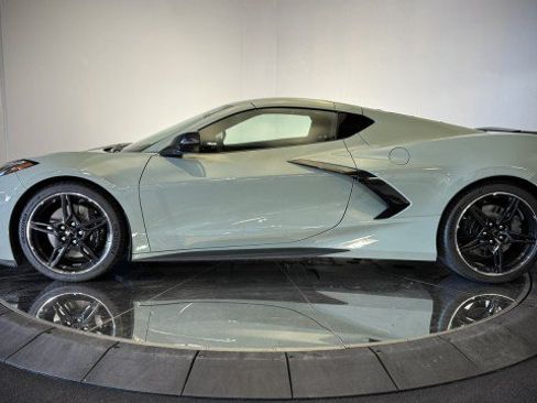 Used 2024 Chevrolet Corvette Stingray Premium Cpe w/ Z51 Performance Package RWD image 24
