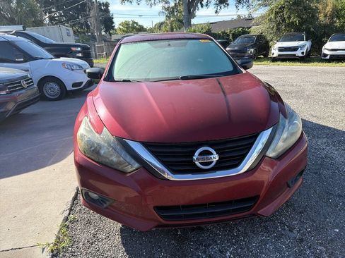 Used 2017 Nissan Altima 2.5 SR w/ Midnight Edition Package FWD image 2