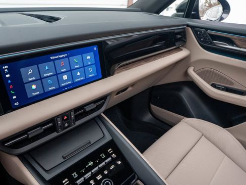 New 2026 Porsche Macan 4 Electric image 20