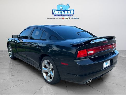 Used 2014 Dodge Charger SXT RWD image 3
