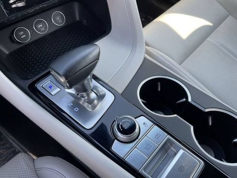 Used 2025 Genesis G70 2.5T RWD image 22
