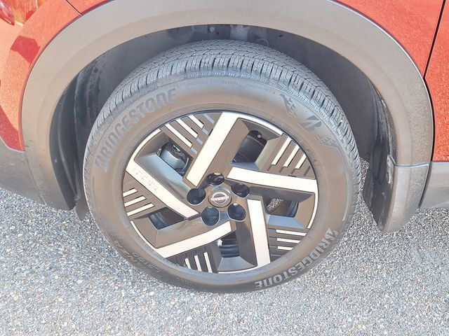 Certified 2025 Nissan Kicks SV FWD image 27