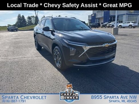 Used 2024 Chevrolet Trax LT FWD image 1