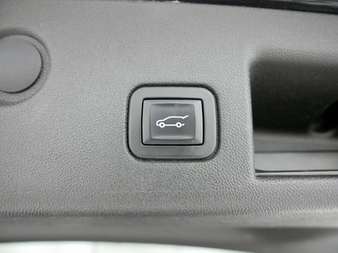 Used 2018 Chevrolet Equinox LT image 22
