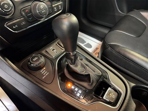 Used 2023 Jeep Cherokee Altitude Lux w/ Lux Elite Package image 21