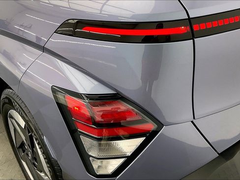 Used 2024 Hyundai Kona SE FWD image 29