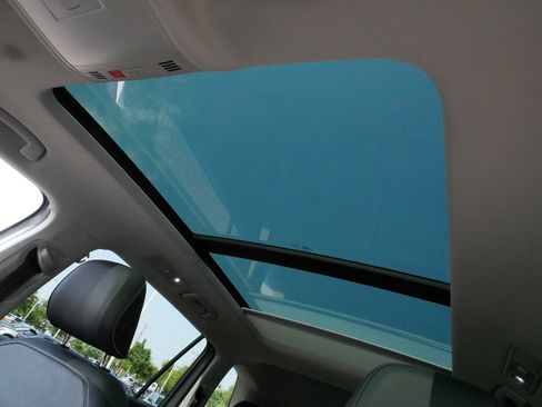 Certified 2024 Volkswagen Tiguan SE w/ Panoramic Sunroof Package AWD/4WD image 34