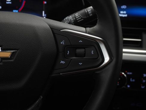 Used 2025 Chevrolet Trax LT w/ LT Convenience Package FWD image 38