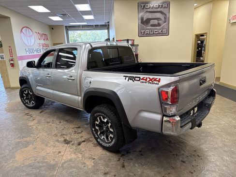 Used 2022 Toyota Tacoma TRD Off-Road image 9