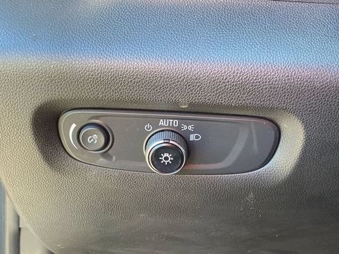 Used 2021 Chevrolet Traverse LS w/ LPO, Blackout Package FWD image 16