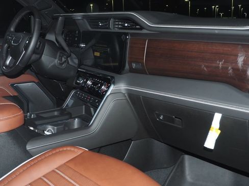 Used 2026 GMC Sierra 3500 Denali Ultimate image 21