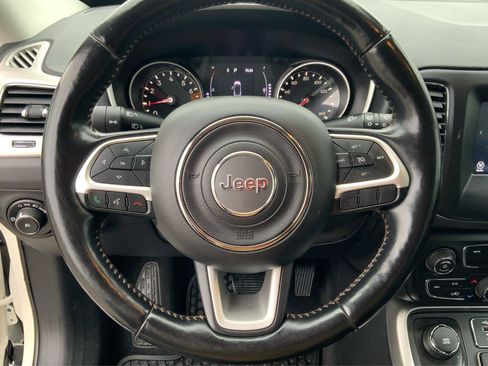 Used 2020 Jeep Compass Latitude w/ Cold Weather Group AWD/4WD image 16