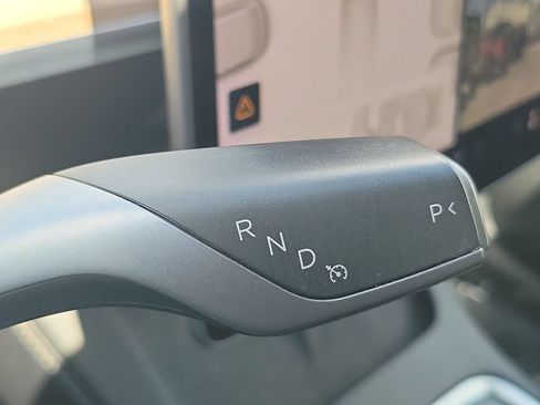 Used 2022 Tesla Model Y Long Range AWD/4WD image 25