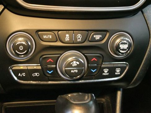 Used 2021 Jeep Cherokee Latitude Lux w/ Sun & Sound Group AWD/4WD image 26