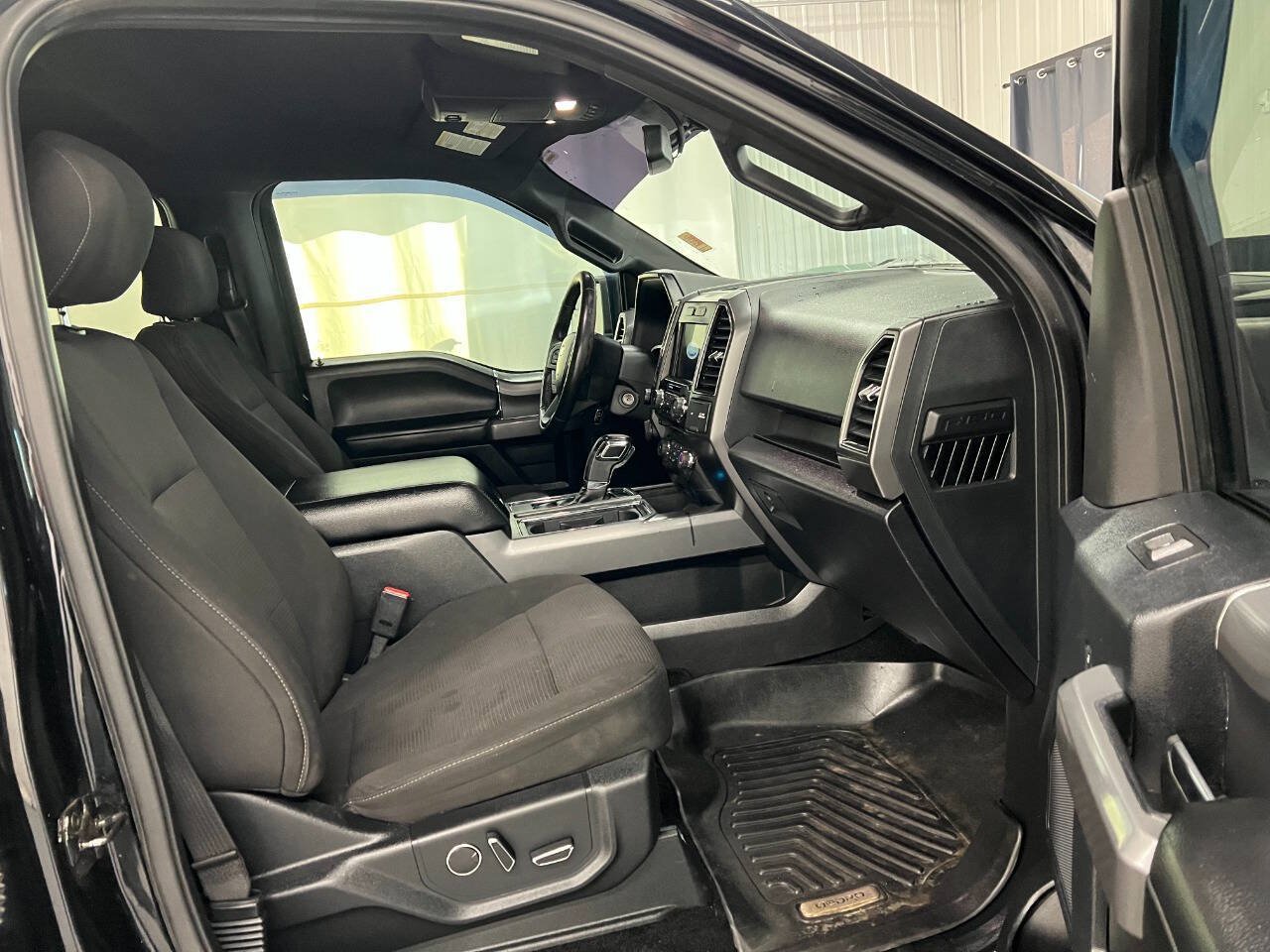 Used 2017 Ford F150 XLT w/ Equipment Group 302A Luxury AWD/4WD image 11