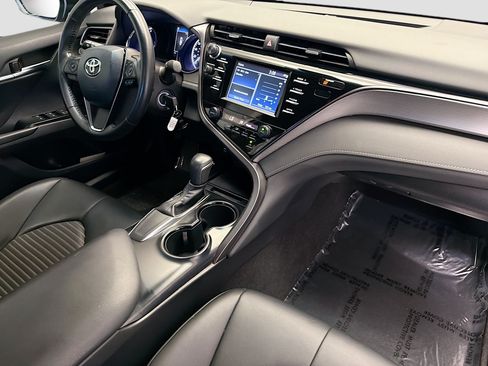 Used 2019 Toyota Camry SE w/ Carpet Mat Package FWD image 12