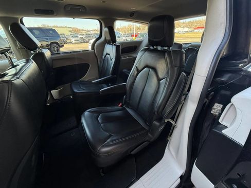 Used 2021 Chrysler Voyager Lxi image 17