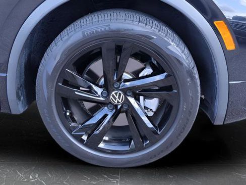 Certified 2023 Volkswagen Tiguan SE R-Line FWD image 10