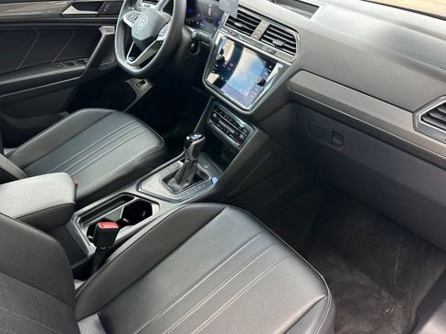 Used 2023 Volkswagen Tiguan SE w/ Panoramic Sunroof Package FWD image 17