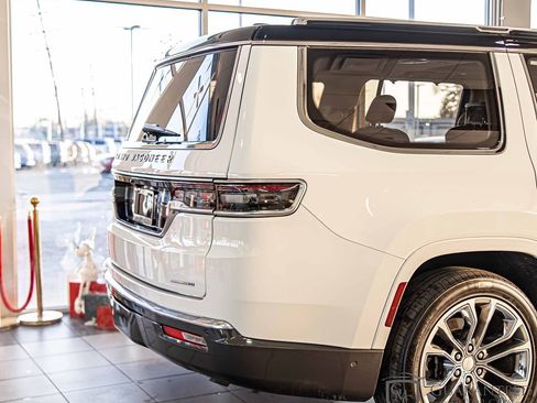 Used 2022 Jeep Grand Wagoneer Series II w/ Premium Group II image 14