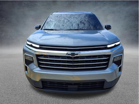 Used 2026 Chevrolet Traverse LT w/ LPO, Floor Liner Package FWD image 2