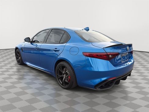 Used 2018 Alfa Romeo Giulia Quadrifoglio w/ Driver Assist Dynamic Package image 9