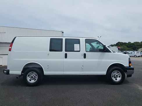 Used 2025 GMC Savana 2500 w/ Driver Convenience Package RWD image 6
