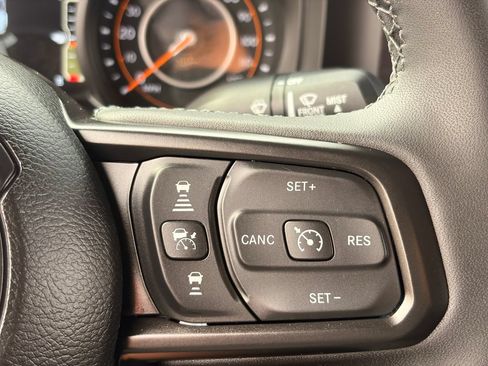 Used 2025 Jeep Gladiator Rubicon AWD/4WD image 26