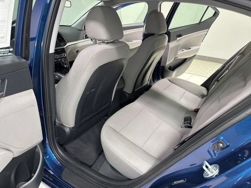 Used 2020 Hyundai Elantra SE FWD image 23