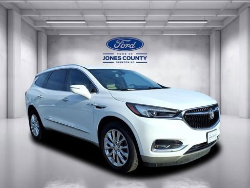 Used 2021 Buick Enclave Essence image 1