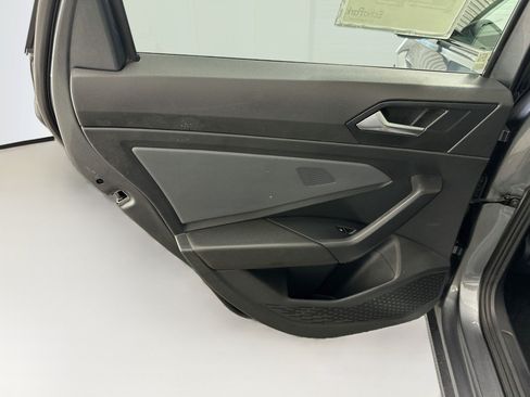 Used 2025 Volkswagen Jetta SE FWD image 28