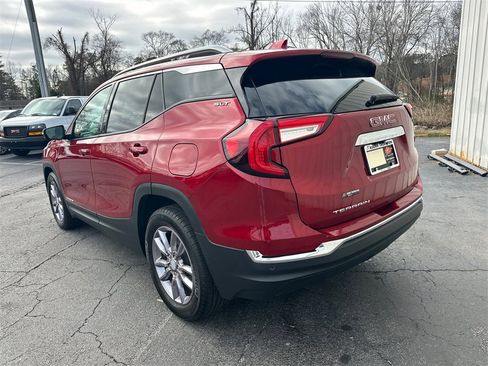 Used 2023 GMC Terrain SLT w/ Tech Package image 8