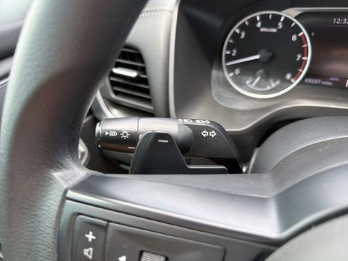 Used 2024 Nissan Rogue SV AWD/4WD image 16