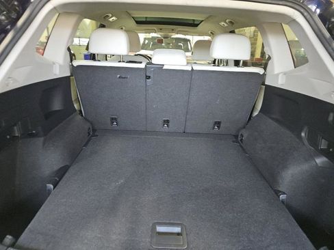 Used 2023 Volkswagen Tiguan SE w/ Panoramic Sunroof Package image 5