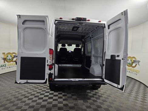 Used 2024 RAM ProMaster 2500 w/ Convenience Group image 30