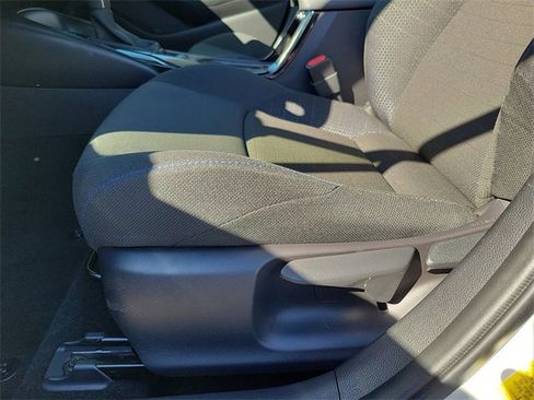 Used 2022 Toyota Corolla SE image 16